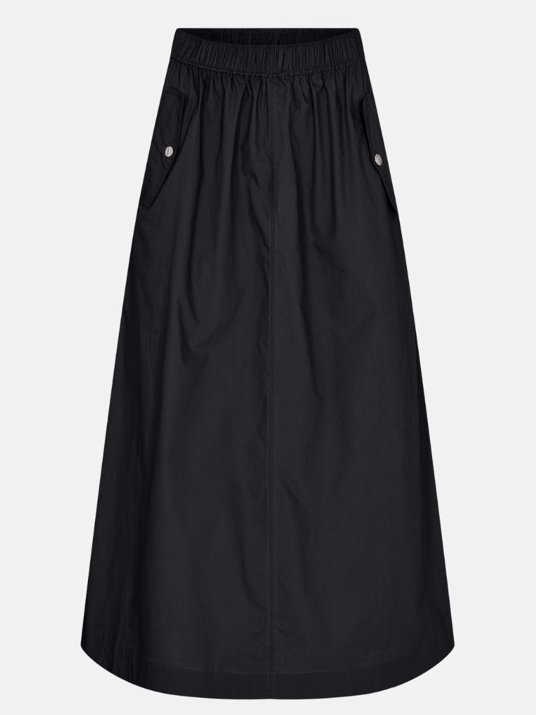 Long jupe in black with seam in the middle and two side pockets. Jupe has A shape